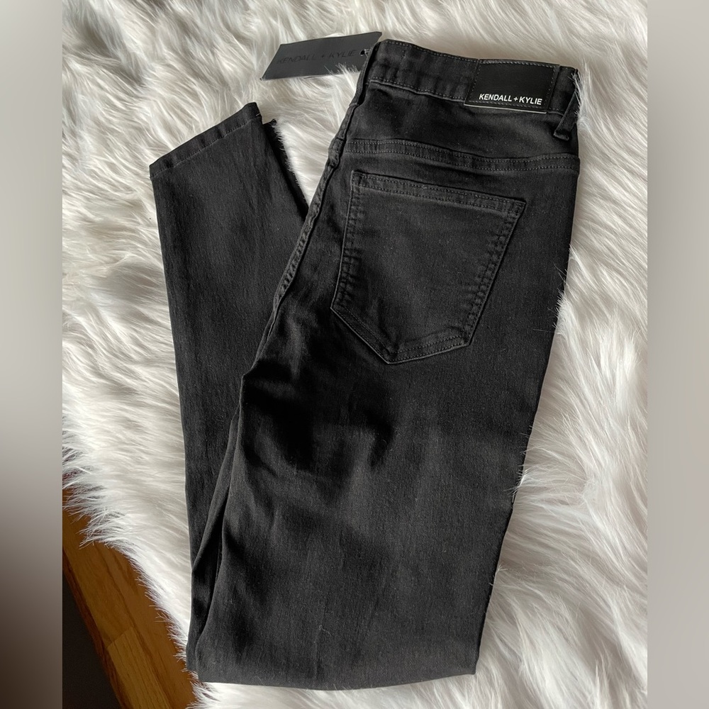 Kendall & Kylie high rise black shiny jeans w27
